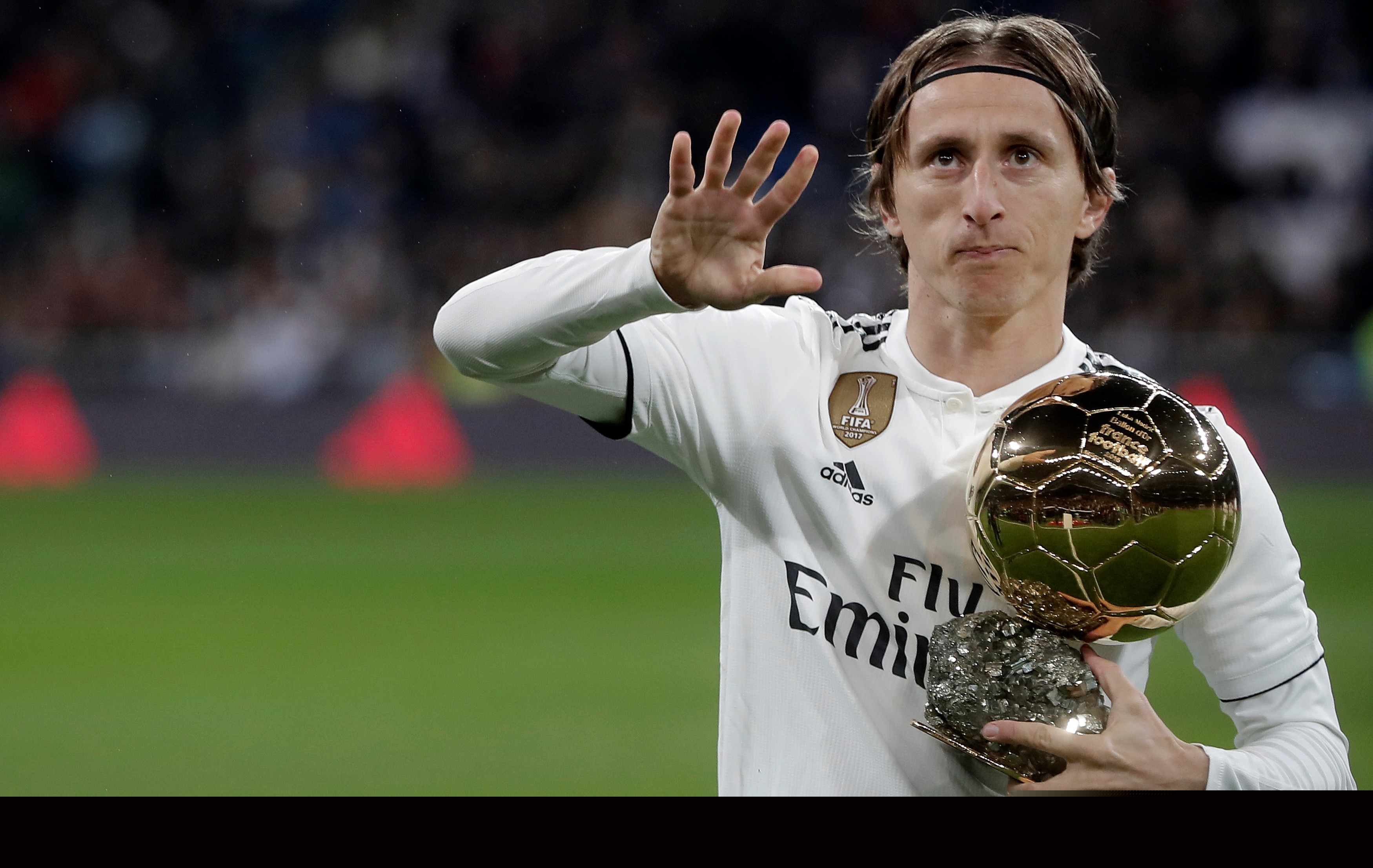 NBA交易市场动态：湖人完成签约,