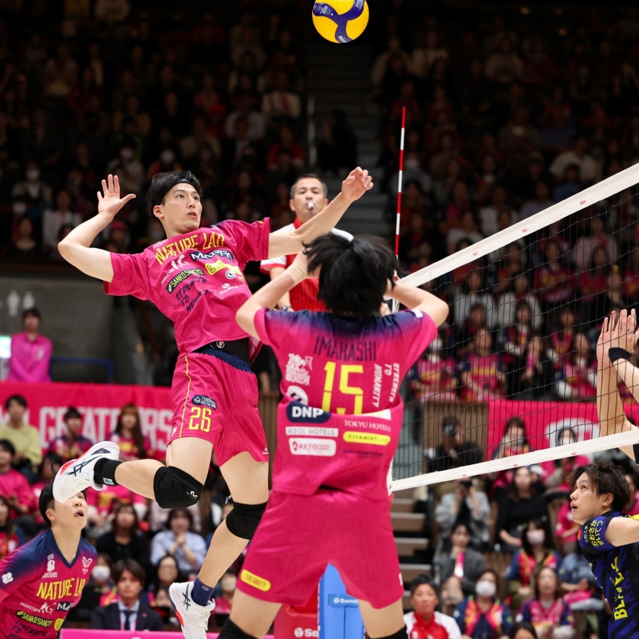 欧冠高手对决，玩的就是一个反差！